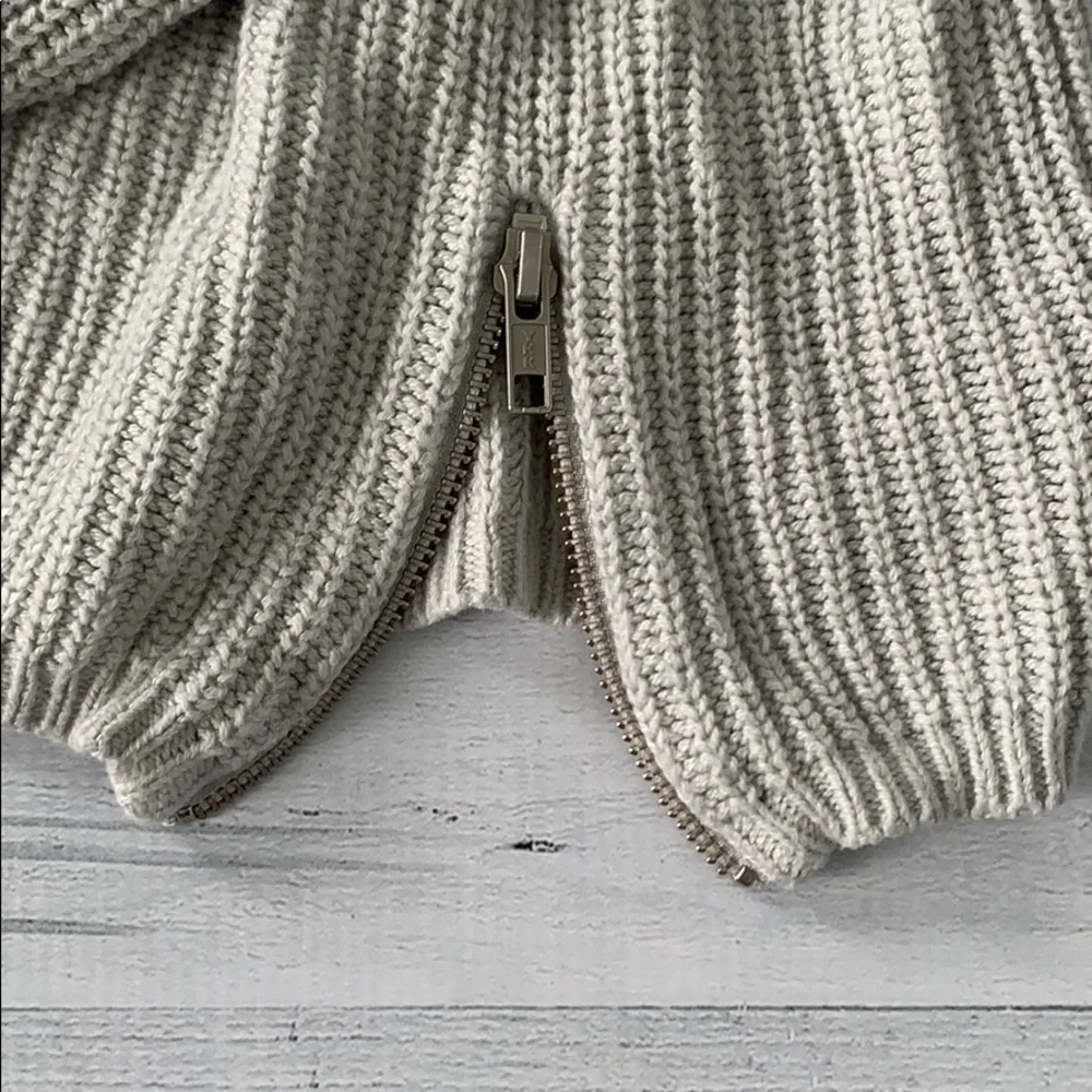 Gray Cropped Sweater with Zippers Size L - Picture 4 of 6